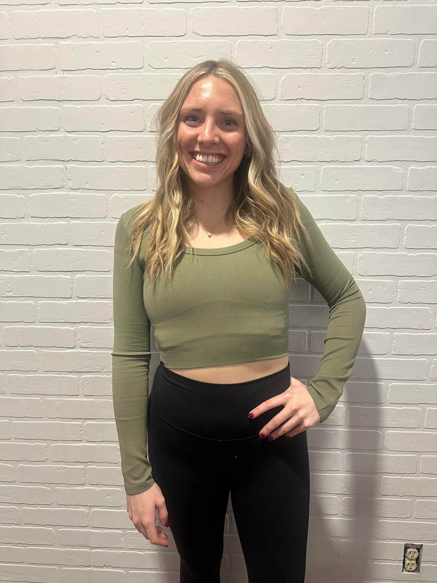Ribbed Seamless Scoop Neck Long Sleeve Cropped Top